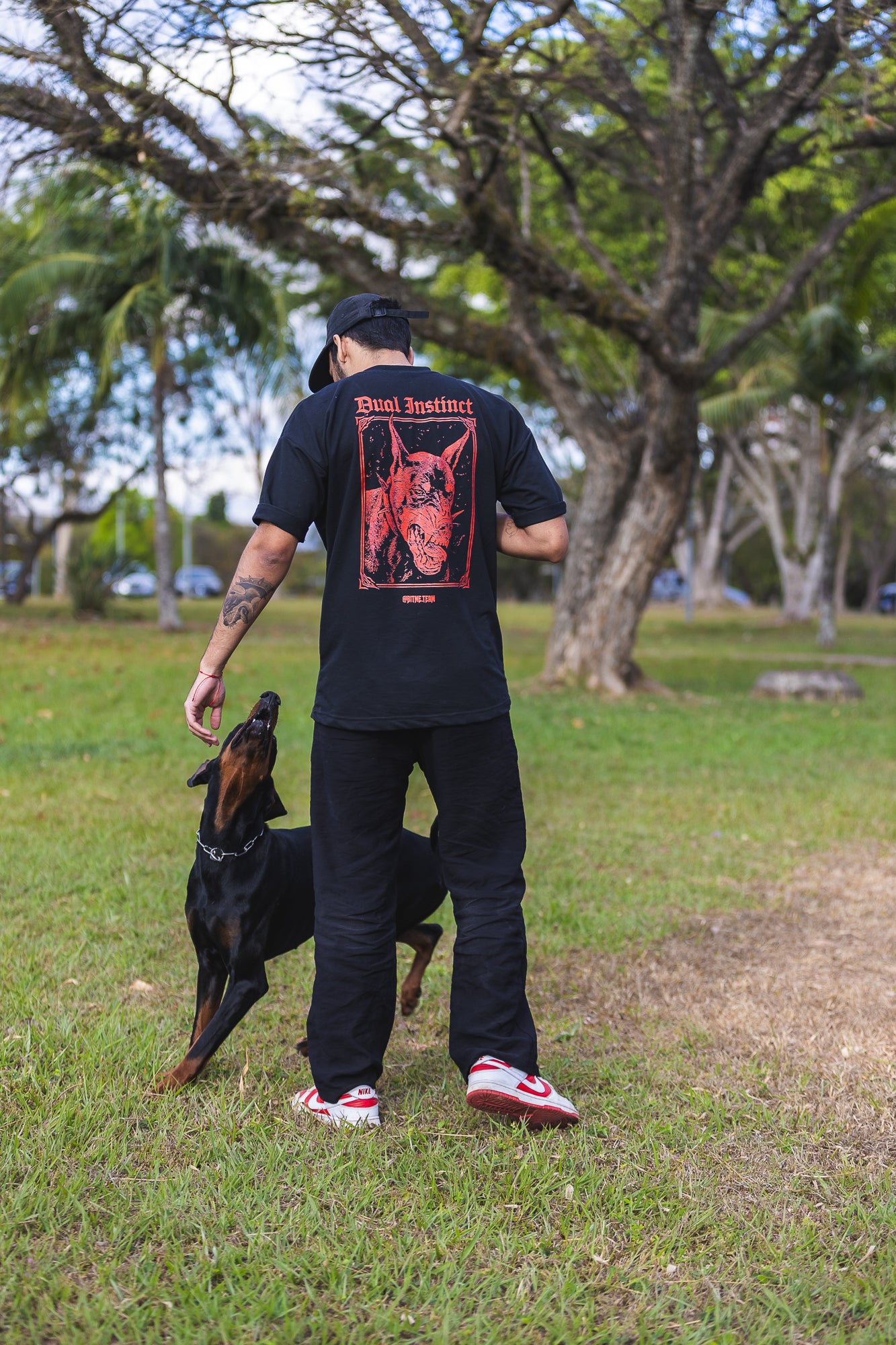 Camiseta - Dual Instinct | Dobermann